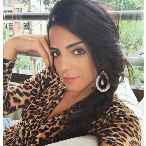 Larrissa Saad - Nàng Wags quyến rũ xứ Samba - Hình 5