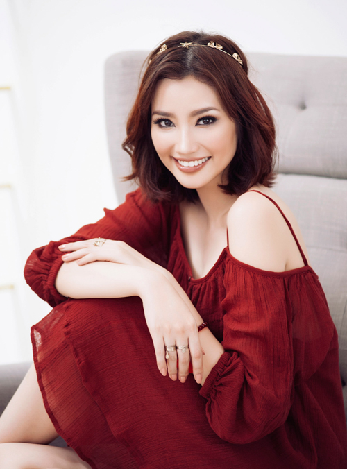 Trúc Diễm diện váy khoe lưng nuột nà - Hình 2