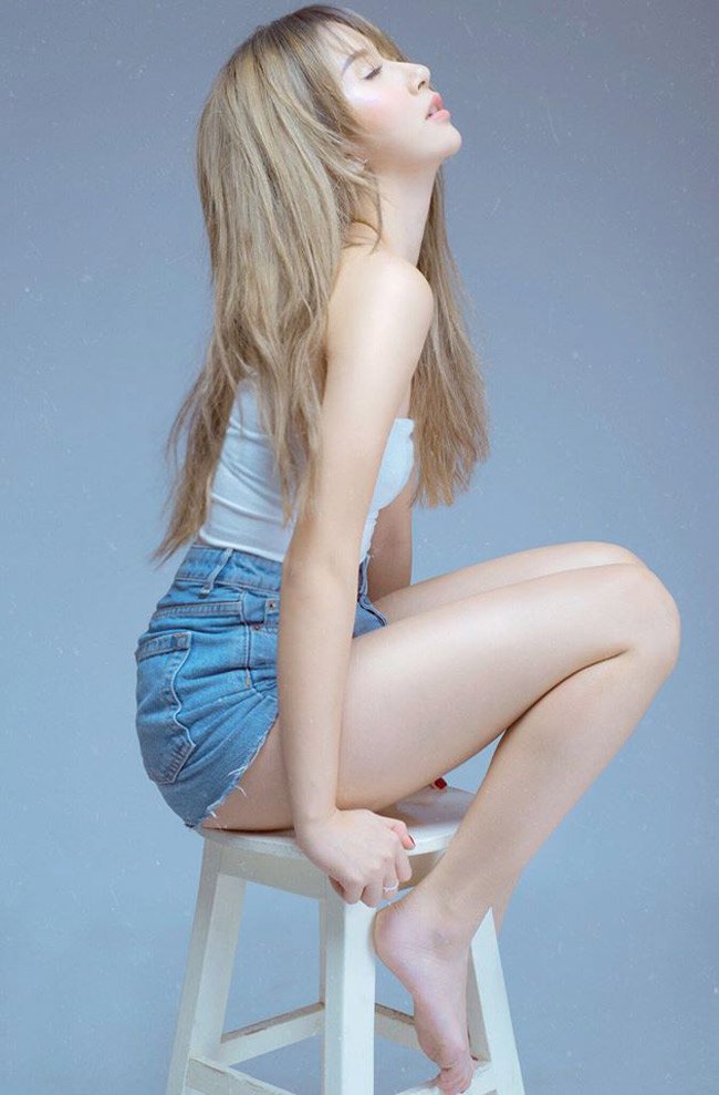 4 hot girl ngực lép nhưng vẫn sexy, cuốn hút - Hình 1