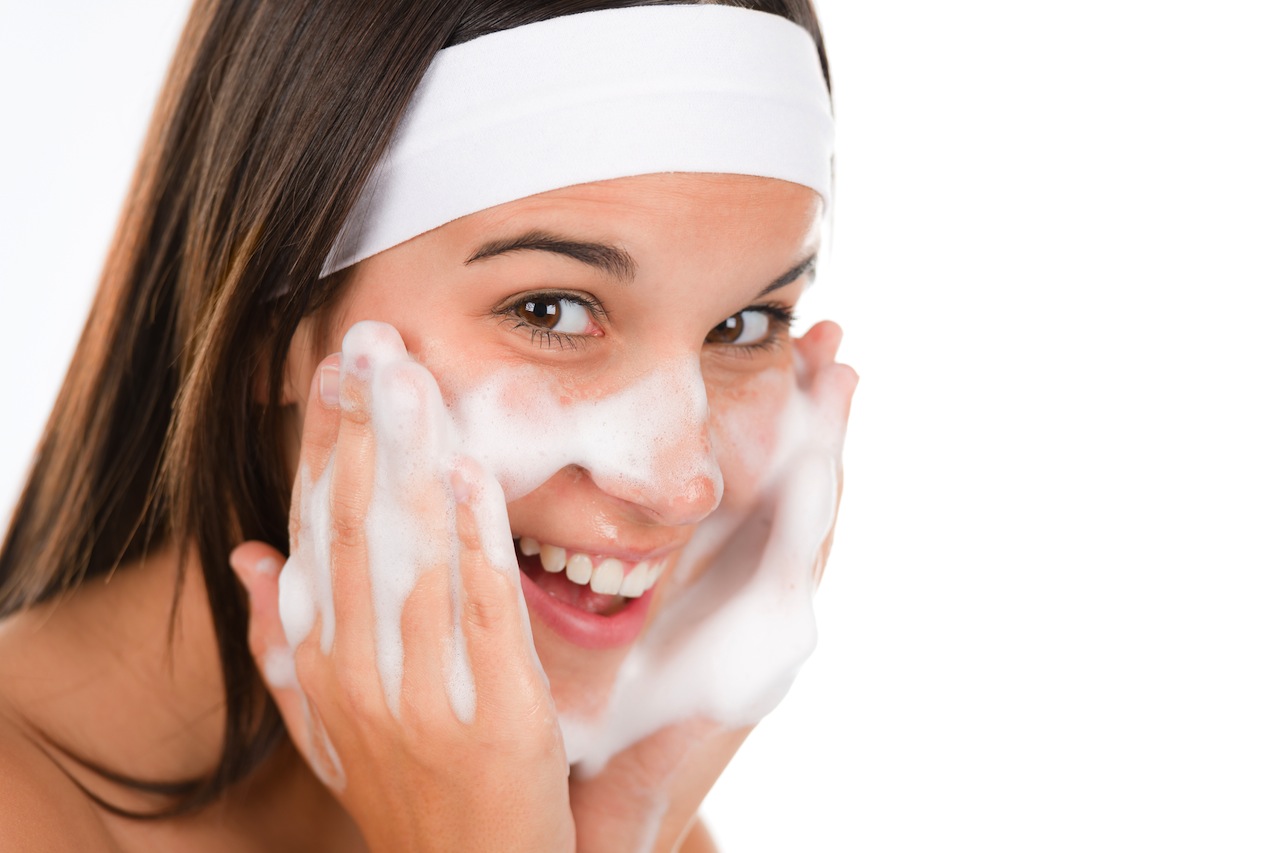 Làm điều này vào buổi tối bạn sẽ không bị nám da - Hình 1