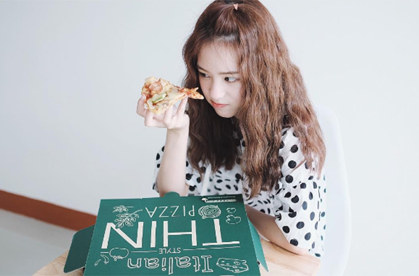 Loạt kiểu tóc yêu không đỡ kịp của hot girl số 1 Thái Lan - Hình 5