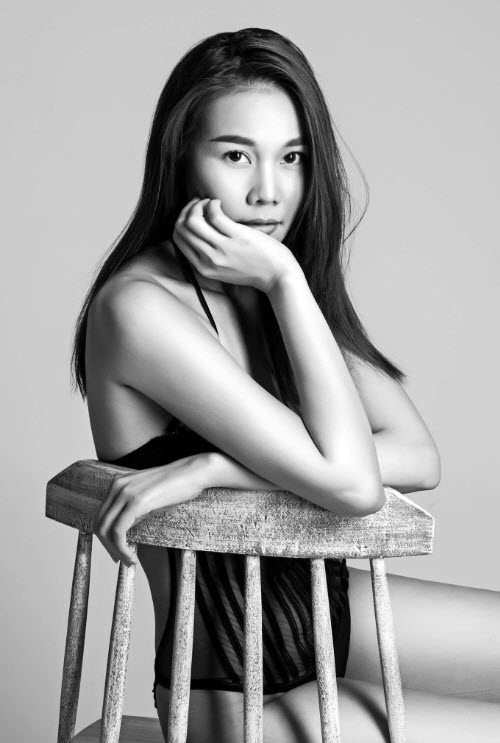 Thanh Hằng bất ngờ sexy với áo xuyên thấu, mỏng tang - Hình 5