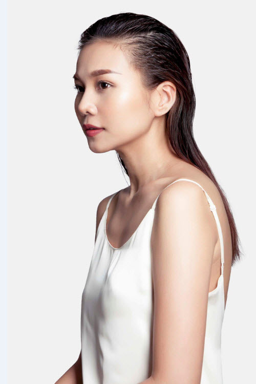 Thanh Hằng bất ngờ sexy với áo xuyên thấu, mỏng tang - Hình 4