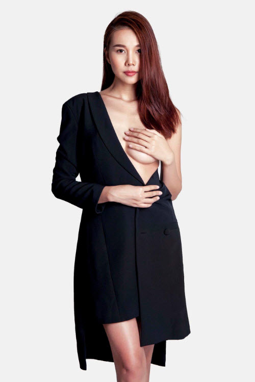 Thanh Hằng bất ngờ sexy với áo xuyên thấu, mỏng tang - Hình 2