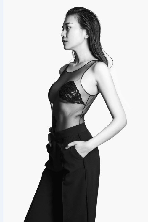 Thanh Hằng bất ngờ sexy với áo xuyên thấu, mỏng tang - Hình 6
