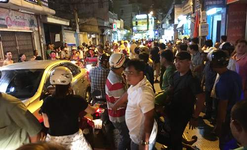 Thanh niên cầm dao cố thủ trong chốt trực tàu ở Sài Gòn - Hình 1