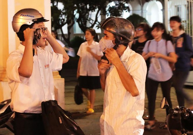 Thi lớp 10 ở Sài Gòn: Học sáng, ôn chiều, luyện đến đêm - Hình 1