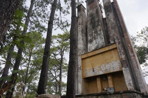 Khám phá thị trấn ma trong rừng ở Campuchia - Hình 2