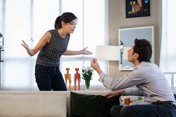 Không thể tin được những dòng tin nhắn tôi đọc được lại là từ anh kết nghĩa của chồng - Hình 1
