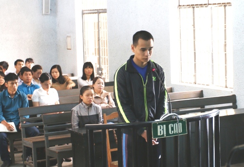 Nam giáo viên đồi bại hiếp dâm cô gái trẻ - Hình 1