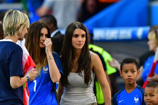 Vẻ đẹp tuyệt trần của vợ cầu thủ Bacary Sagna - Hình 9