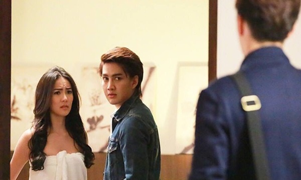 Về nhà không báo trước tôi chết trân nhìn anh nuôi và vợ thở hổn hển sau tấm rèm - Hình 2