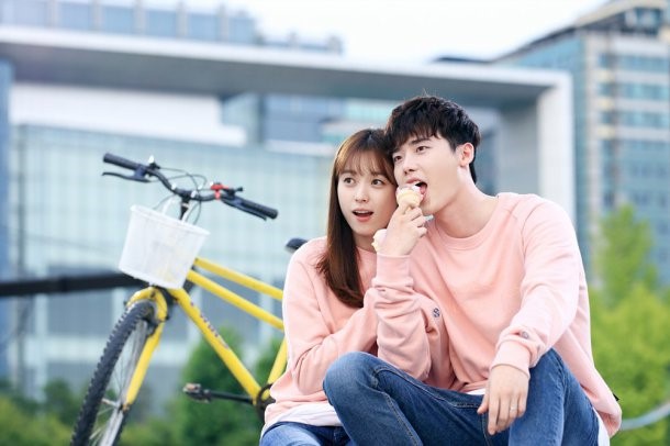 Cặp đôi W - Hai thế giơi hẹn hò trong cảnh quay mới - Hình 1
