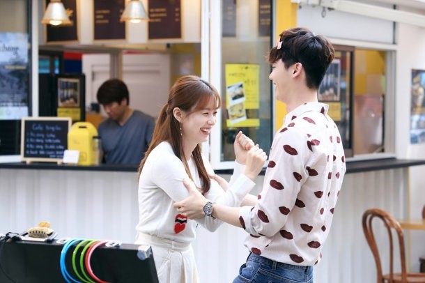 Cặp đôi W - Hai thế giơi hẹn hò trong cảnh quay mới - Hình 5