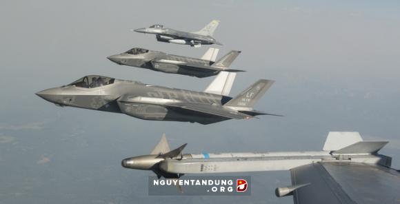 Cố tạo hình ông Tập giống Putin, Trung Quốc đẩy biển Đông vào mối nguy lớn hơn - Hình 1