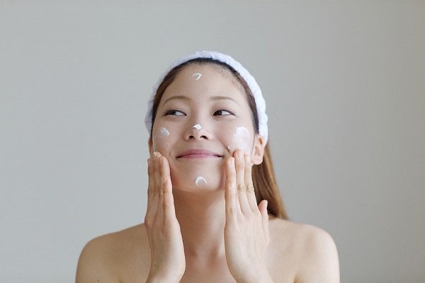Da bớt khô mùa hè với 10 mẹo đơn giản không ngờ tới - Hình 2