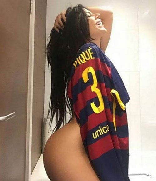 Hoa hậu siêu vòng ba để ngực trần cổ vũ Barca ở Wembley - Hình 11