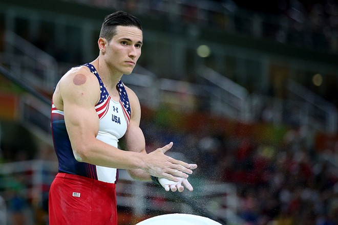 Khi VĐV kéo nhau đi giác hơi tại Olympic - Hình 5