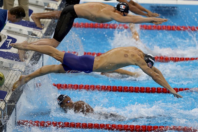 Khi VĐV kéo nhau đi giác hơi tại Olympic - Hình 1