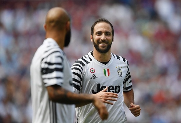 Phát hoảng với thân hình béo ụ của Gonzalo Higuain - Hình 5