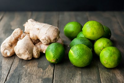 Xay nhuyễn gừng rồi đun sôi thành nước uống, mỡ bụng lâu năm cũng sẽ biến mất sau 2 tuần - Hình 1
