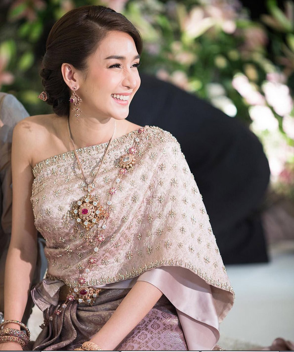 Mỹ nhân đẹp nhất nhì Thái Lan gây xôn xao khi diện 6 bộ váy trong ngày cưới   Thời trang  Việt Giải Trí