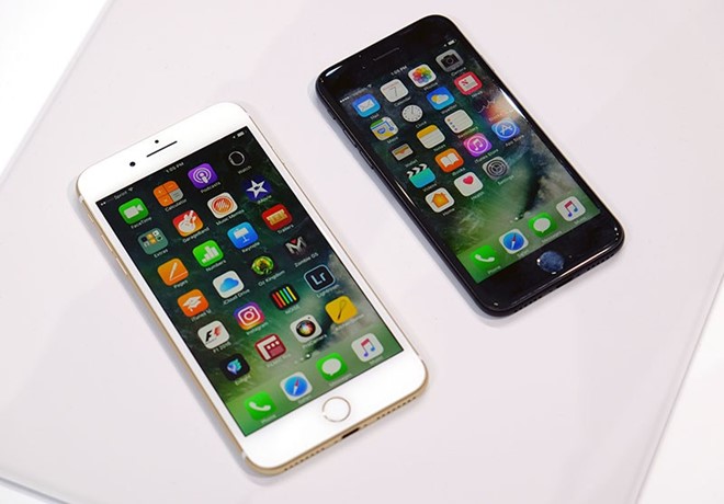 Dân buôn chùn tay, sợ iPhone 7 ế ẩm khi về nước - Hình 2