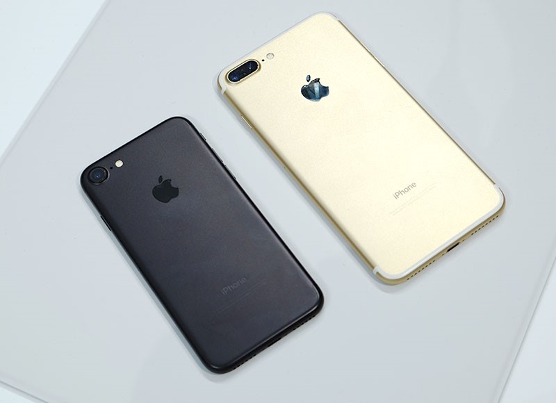Dân buôn chùn tay, sợ iPhone 7 ế ẩm khi về nước - Hình 1