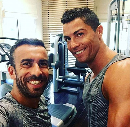 Gặp người đàn ông không thể thiếu trong đời Cristiano Ronaldo - Hình 2