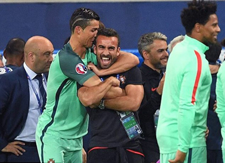 Gặp người đàn ông không thể thiếu trong đời Cristiano Ronaldo - Hình 13