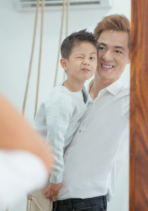 Hai quý tử nhà Đăng Khôi ngày càng kháu khỉnh - Hình 5