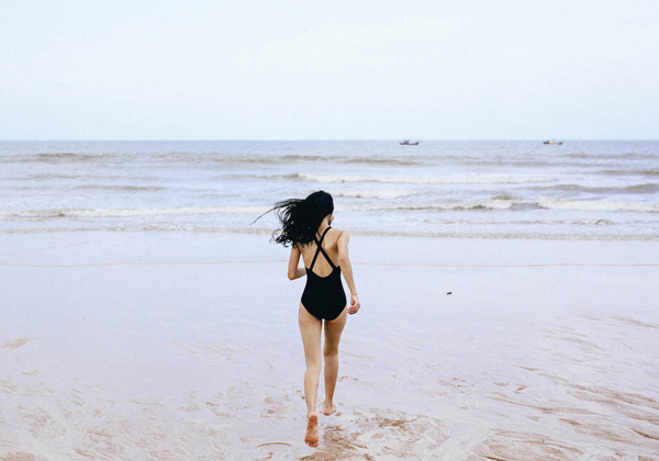 Hoa hậu Trần Thị Quỳnh khoe ảnh mặc bikini hiếm hoi - Hình 5