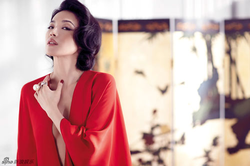 Nghệ thuật tôn ngực lép nhờ váy sexy của Thư Kỳ - Hình 1