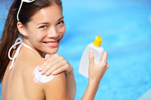 Những người tuyệt đối không được dùng kem chống nắng - Hình 1