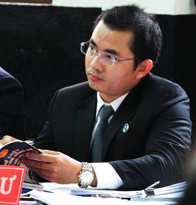 Xử vụ con ruồi trong chai nước: Luật sư vắng vì bận... ăn cưới - Hình 1