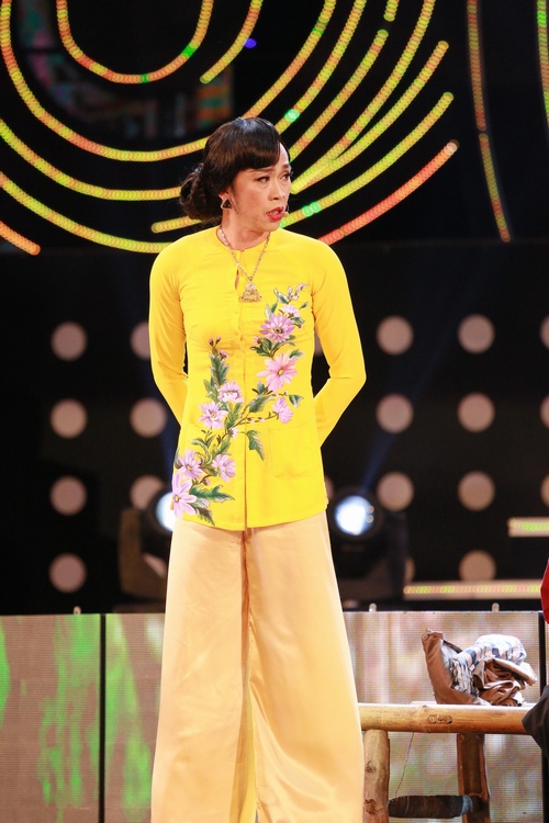 Hoài Linh giả gái đẹp vượt mặt cả Thúy Nga trong Xuân phát tài 7 - Hình 6