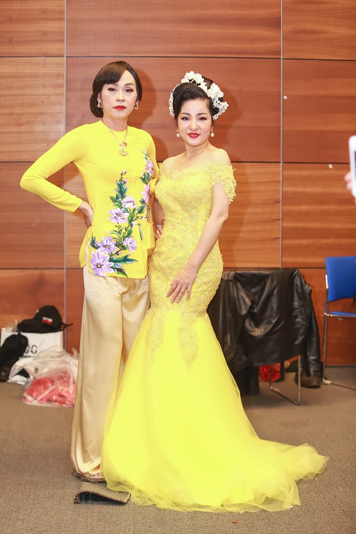 Hoài Linh giả gái đẹp vượt mặt cả Thúy Nga trong Xuân phát tài 7 - Hình 2
