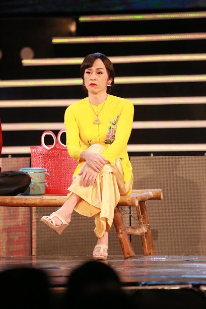Hoài Linh giả gái đẹp vượt mặt cả Thúy Nga trong Xuân phát tài 7 - Hình 5