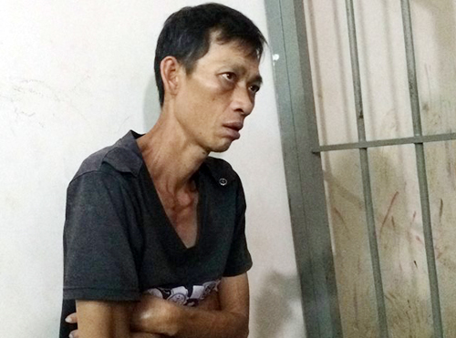 Người nghiện cầm kim tiêm xin đểu ở trạm xe buýt Sài Gòn - Pháp luật - Việt Giải Trí