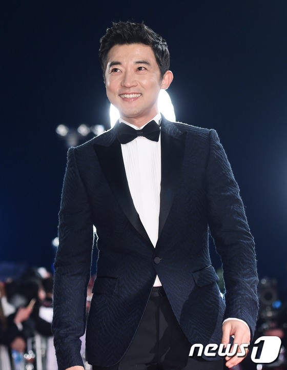Song Hye Kyo và Song Joong Ki mỗi người một nơi trên thảm đỏ - Hình 12