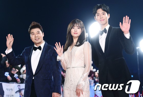 Song Hye Kyo và Song Joong Ki mỗi người một nơi trên thảm đỏ - Hình 4