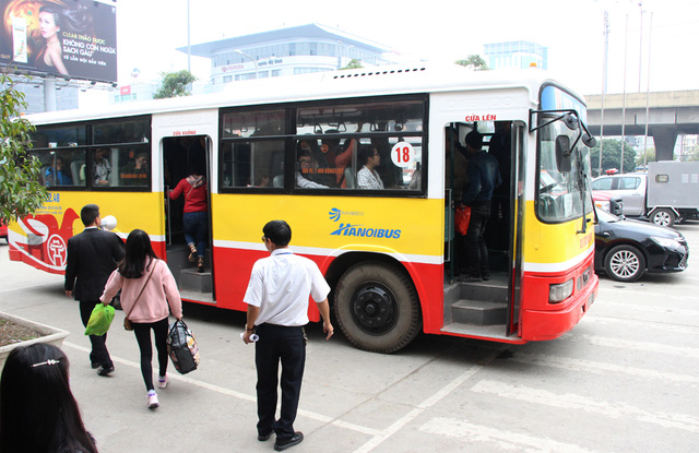 Bến xe Mỹ Đình vắng vẻ lạ thường ngày đầu nghỉ Tết - Hình 8