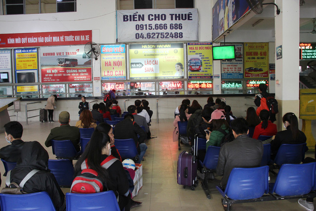 Bến xe Mỹ Đình vắng vẻ lạ thường ngày đầu nghỉ Tết - Hình 6