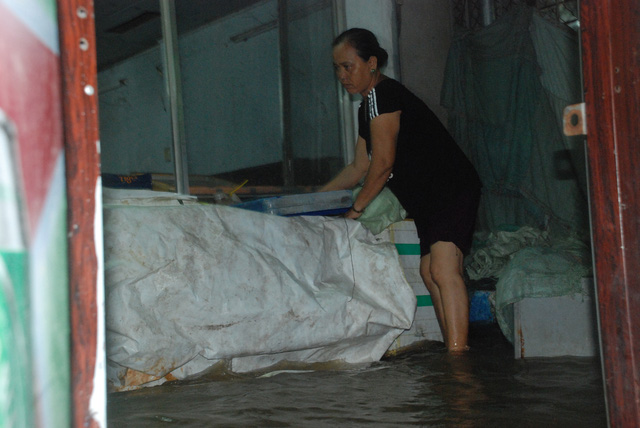 Dân Sài Gòn vật lộn trong biển nước chiều đầu tuần - Hình 11