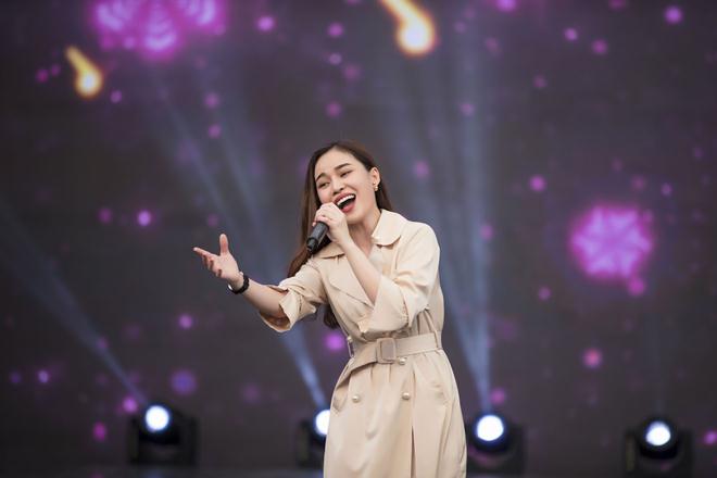 Giang Hồng Ngọc nức nở kể chuyện chuyển nhà 22 lần để trốn nợ - Hình 8