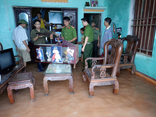 Hàng nghìn người dân đang bị cô lập do mưa lũ - Hình 6