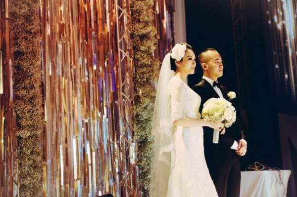 Hé lộ thân thế chồng đại gia đi xe 16 tỷ của siêu mẫu Ngọc Thạch - Hình 1