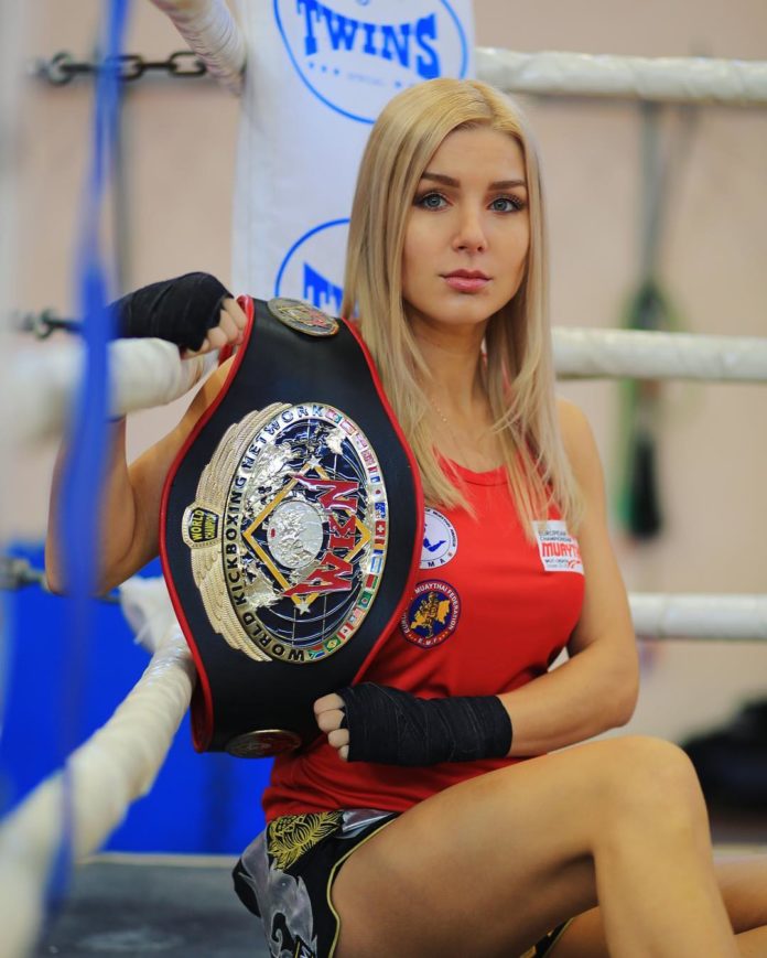 Khó thở vì vòng một của nữ võ sĩ Ekaterina Vandaryeva - Hình 8