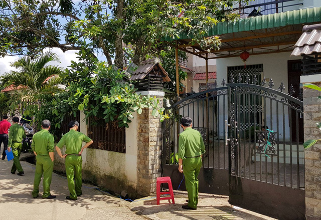 Một nhà dân bị cài mìn nổ lúc rạng sáng - Hình 1