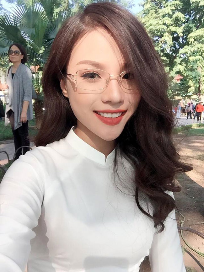 Ngắm nữ thợ xăm cực xinh đẹp và khiêu gợi - Hình 12